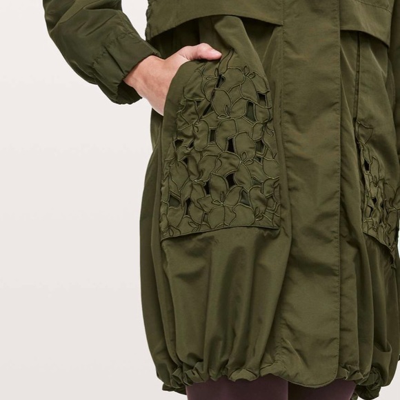 Women’s Lululemon coat size 6 - Picture 4 of 5